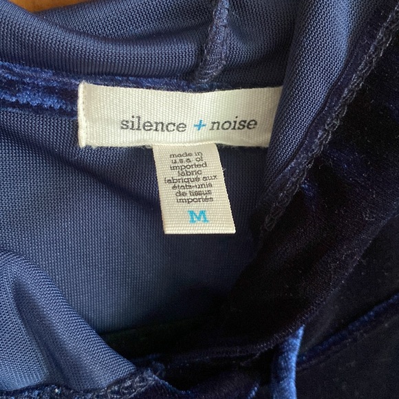 Velvet hooded dress - Picture 2 of 6